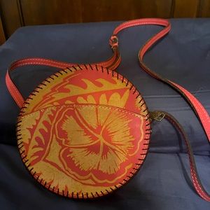 Patricia Nash : Scafati floral
embossed leather circular crossbody purse